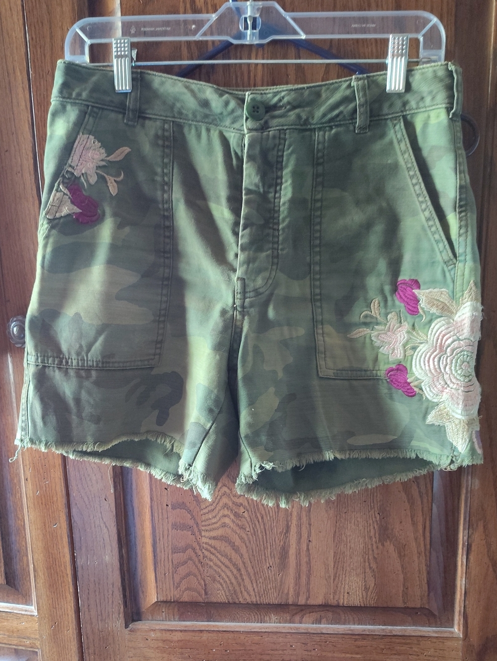 Free People Embroidered Camo Shorts Size 2 Baggy
